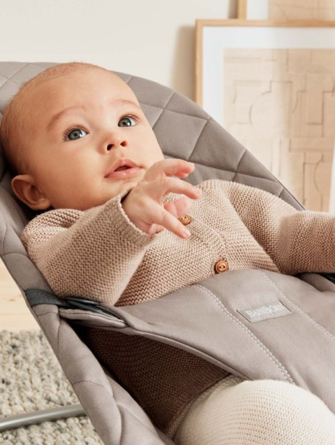 BABYBJORN - leżaczek BLISS Woven, Piaskowoszary + Zabawka