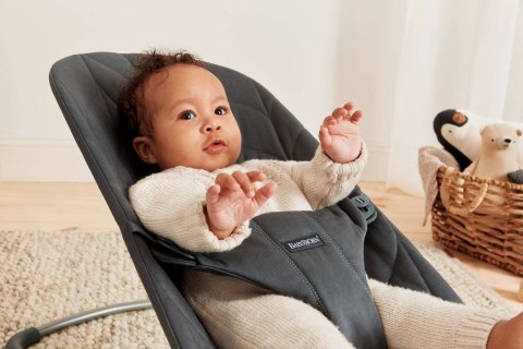 BABYBJORN - leżaczek BLISS Woven, Petal Quilt - Antracytowy + Zabawka