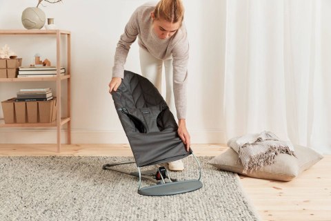 BABYBJORN - leżaczek BLISS Woven, Petal Quilt - Antracytowy + Zabawka