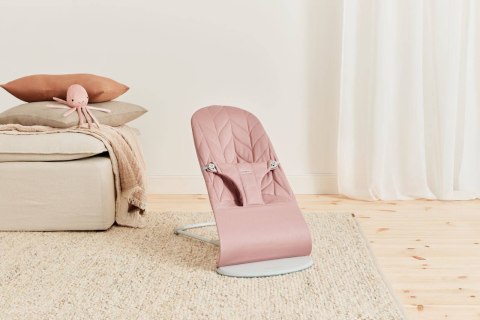BABYBJORN - leżaczek BLISS Woven, Petal Quilt, Zgaszony róż + Zabawka