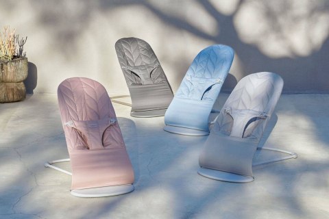 BABYBJORN - leżaczek BLISS Woven, Petal Quilt, Zgaszony róż + Zabawka