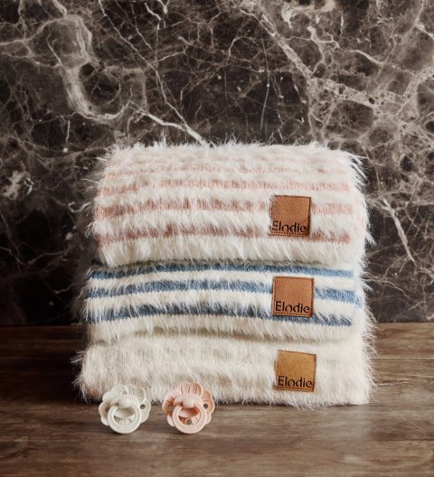 Elodie Details - Kocyk Furry Knit - Berry Blue