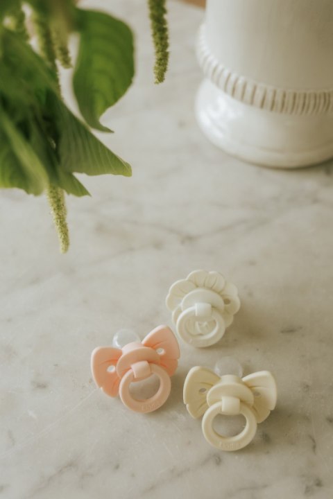 ELODIE DETAILS - smoczek silikonowy Binky Bow 0-6m, oat white