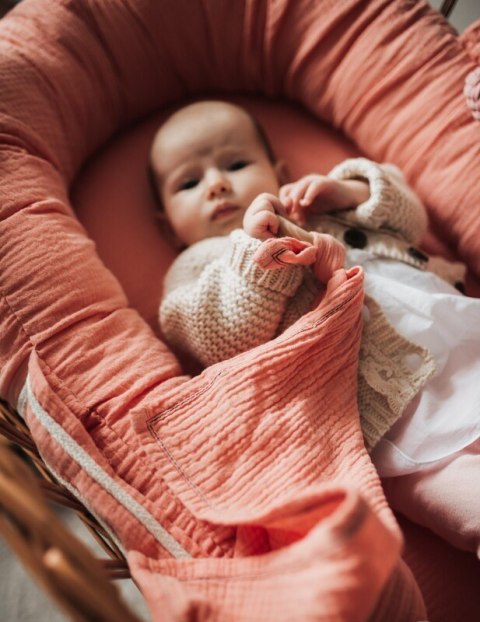 Hi Little One kokon gniazdko dla Noworodka z organicznego oddychającego BIO muślinu Salmon