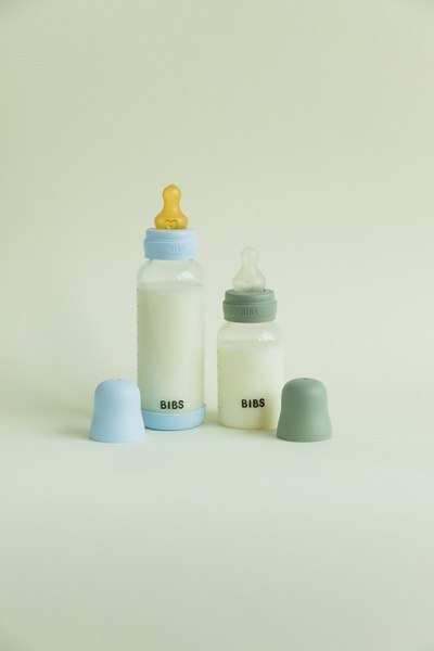 BIBS BUTELKA SZKLANA ze smoczkiem antykolkowym z silikonu medycznego pojemność 120 ml IVORY