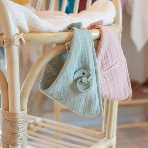 BIBS BANDANA BIB SAGE bandanka śliniak z kieszonką na smoczek 100% organic cotton