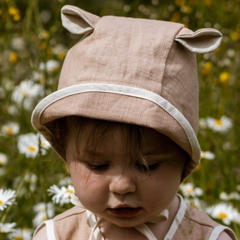 Hi Little One bonetka niemowlęca z daszkiem i uszkami BOHO LEO Powder roz L Pom Pom