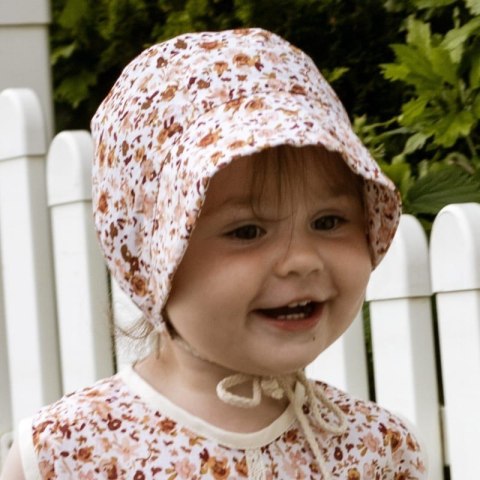 Hi Little One bonetka przeciwsłoneczna z daszkiem BOHO FLOPI Cognac roz L Pom Pom