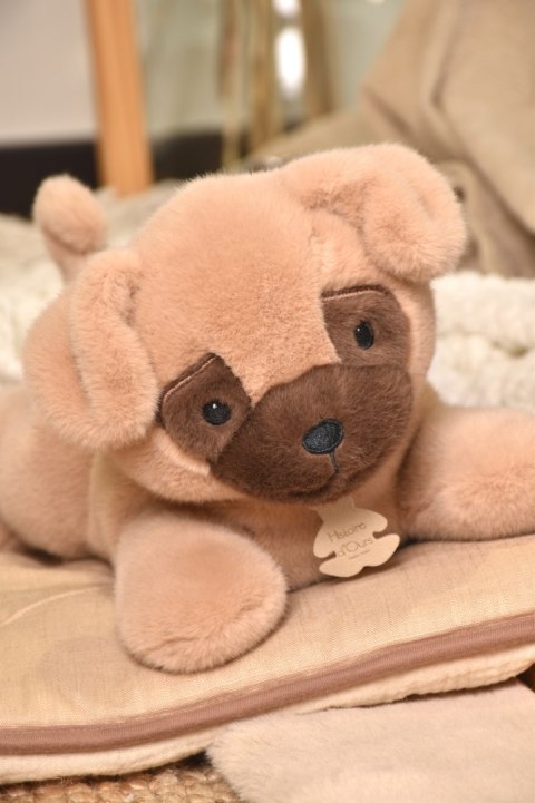 DOUDOU - obciążeniowy pluszowy pies mops Les P'tits Relax, Histoire d'Ours, 30 cm, biały